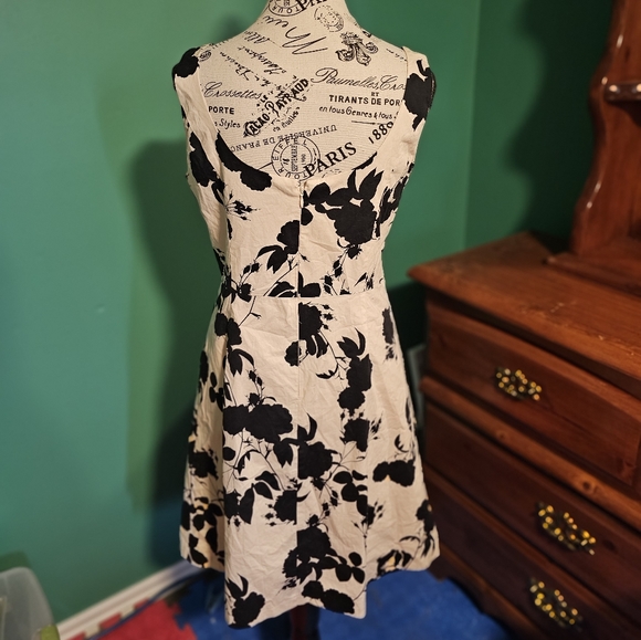 Ladies White dress w/ Black Floral - Picture 3 of 3